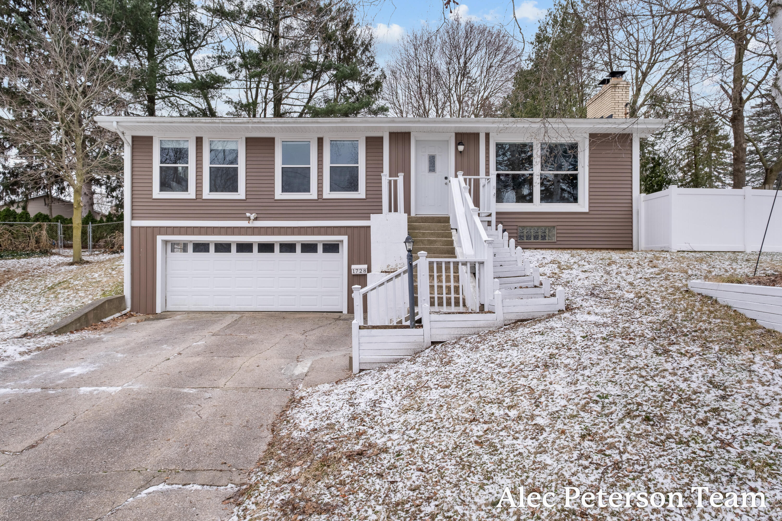 1728 Lenora Terrace NW