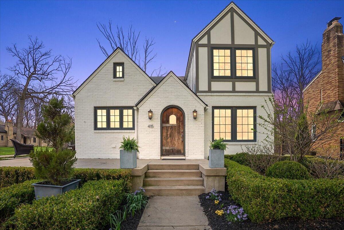 415 Lakeside Drive SE