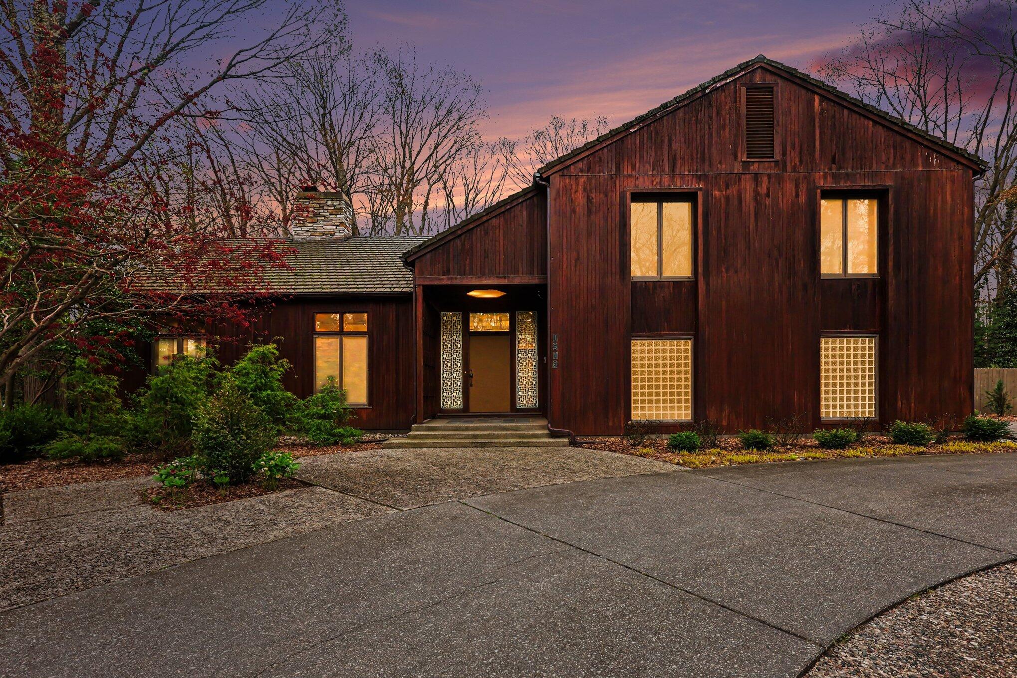 1519 Middlebrook Drive