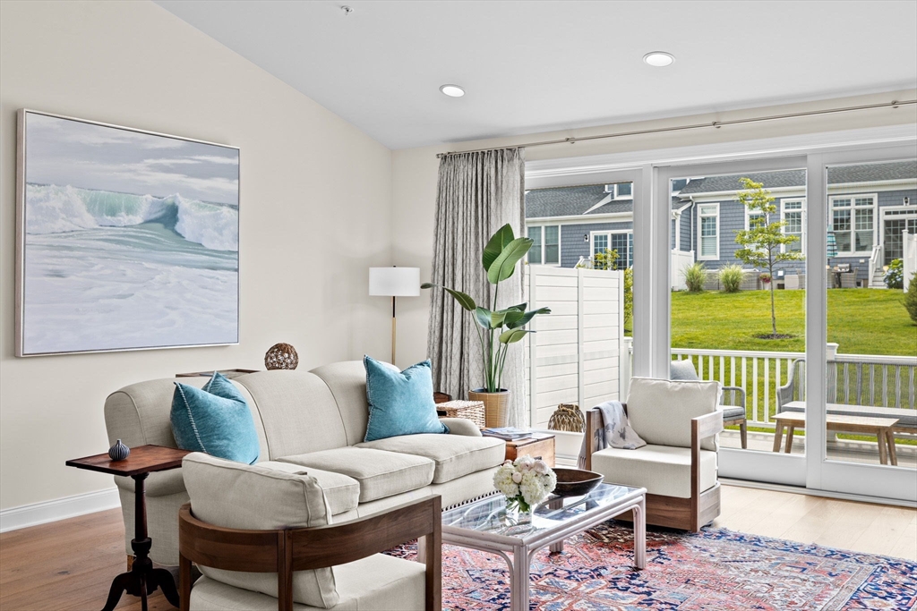 5 Diane Terrace # 5