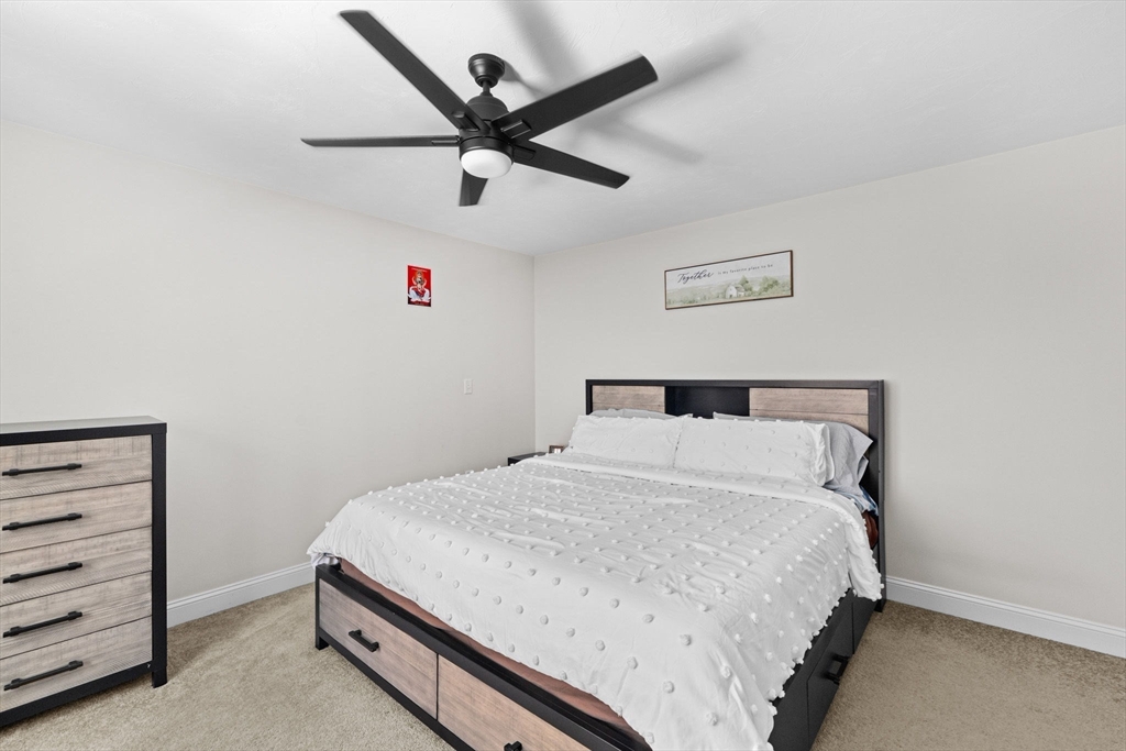 1098 Bedford St, Whitman