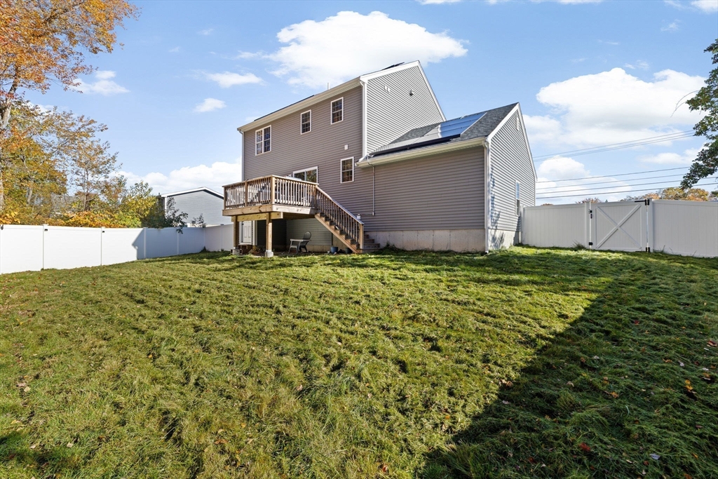 1098 Bedford St, Whitman