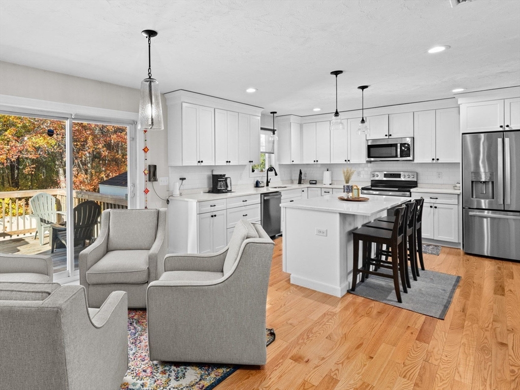 1098 Bedford St, Whitman