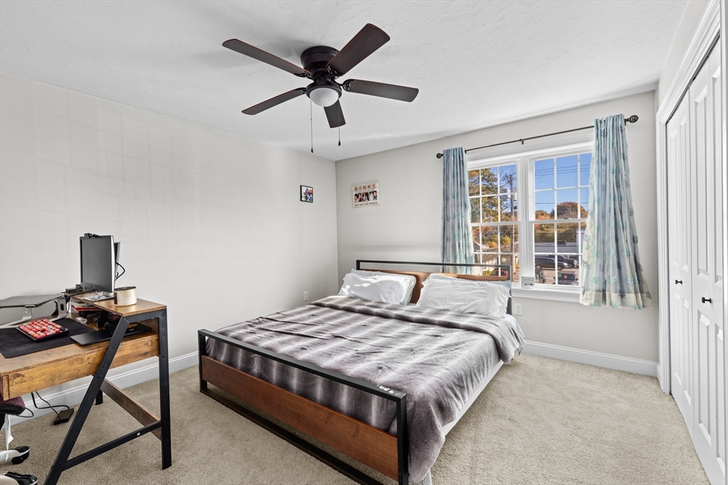 1098 Bedford St, Whitman