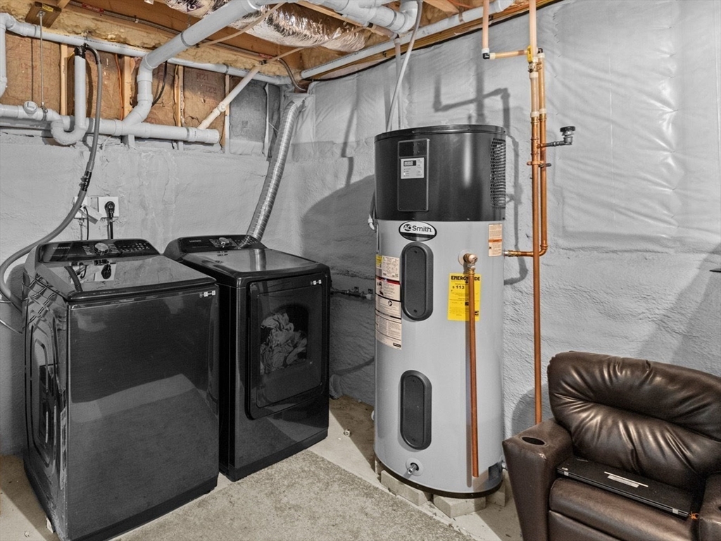 1098 Bedford St, Whitman