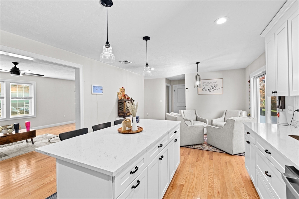 1098 Bedford St, Whitman