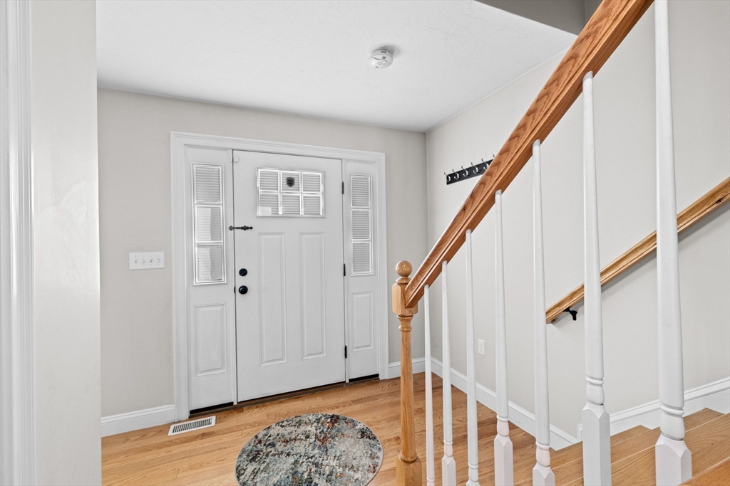 1098 Bedford St, Whitman