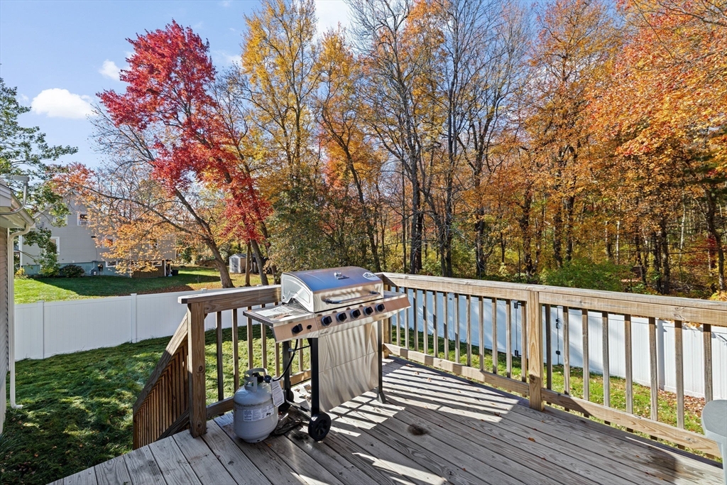 1098 Bedford St, Whitman