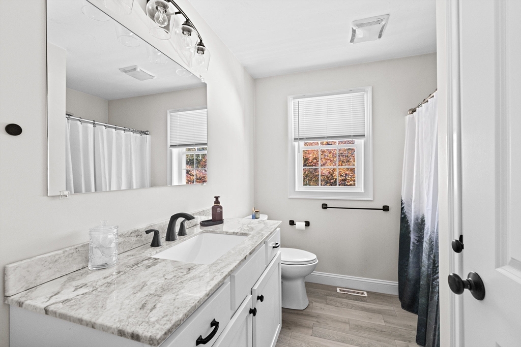 1098 Bedford St, Whitman