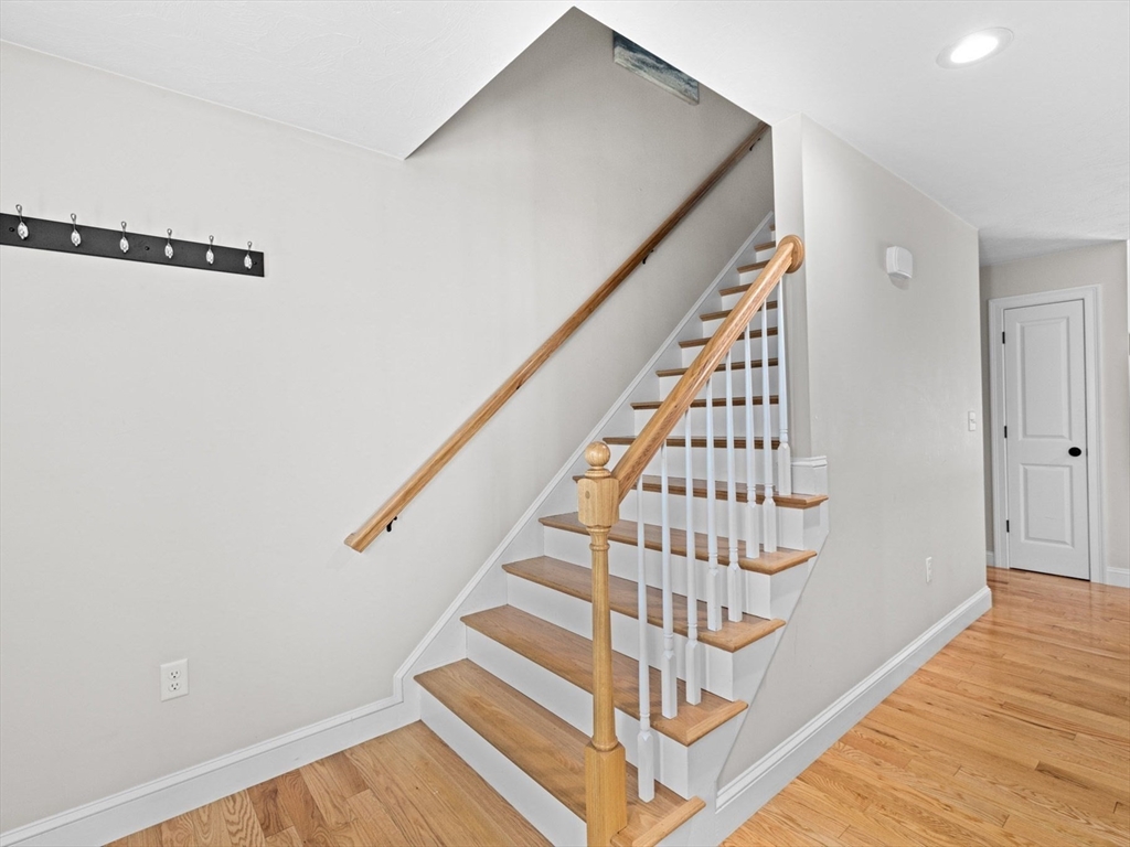 1098 Bedford St, Whitman