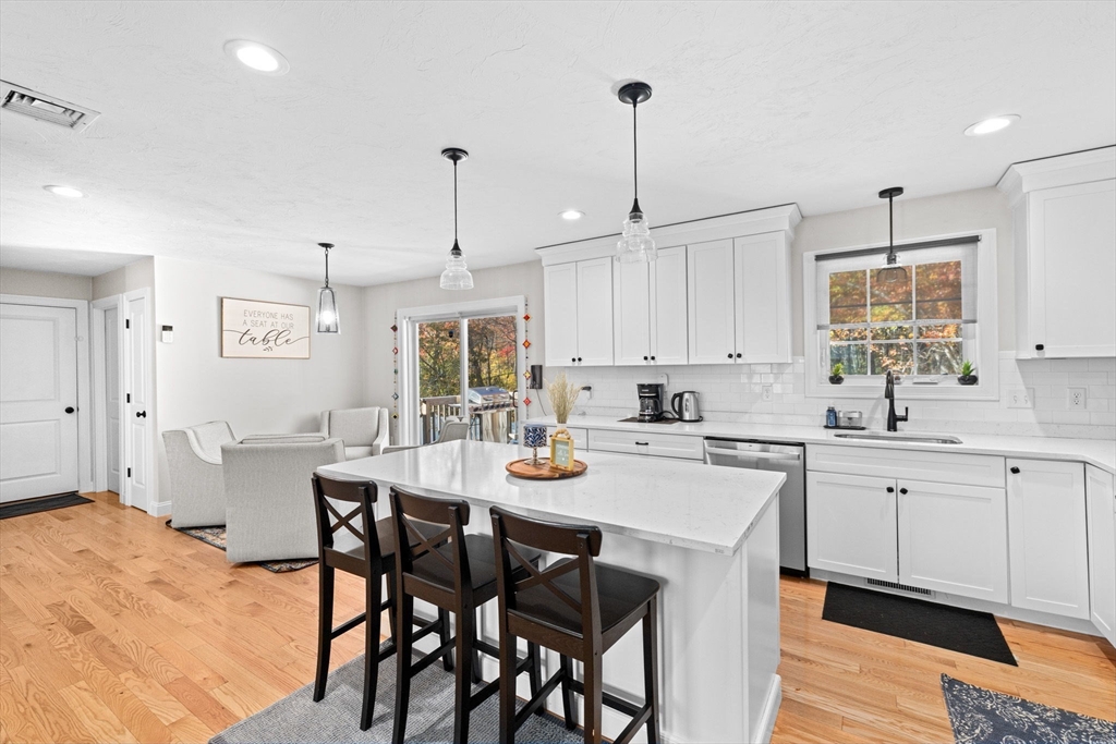 1098 Bedford St, Whitman