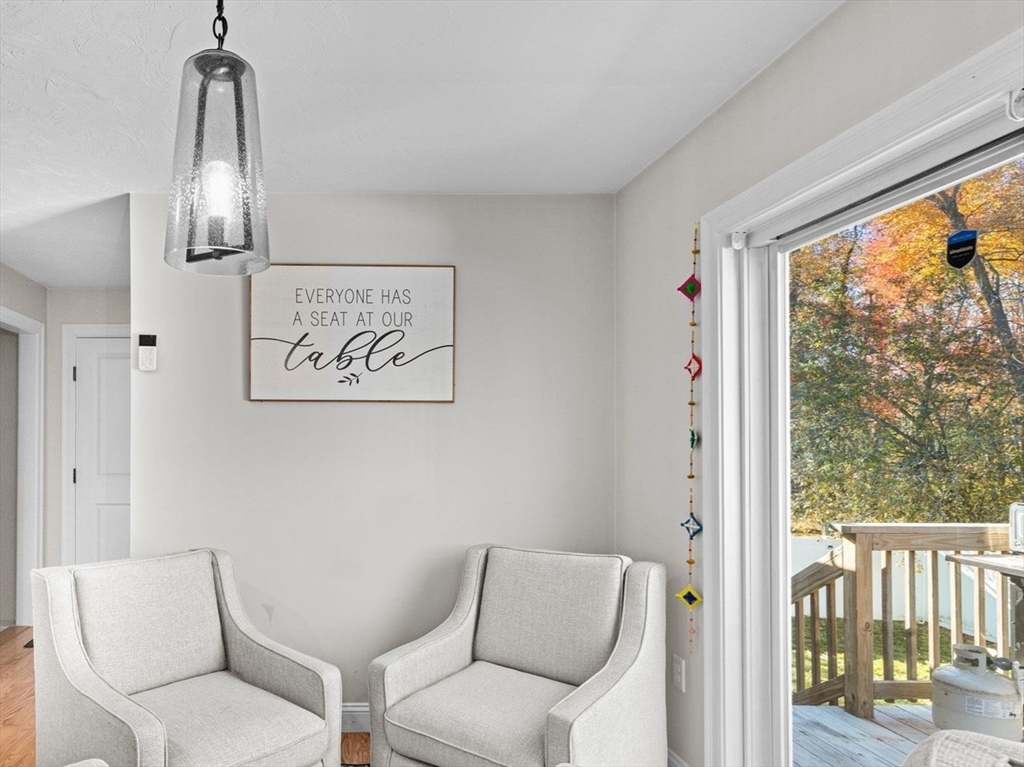 1098 Bedford St, Whitman