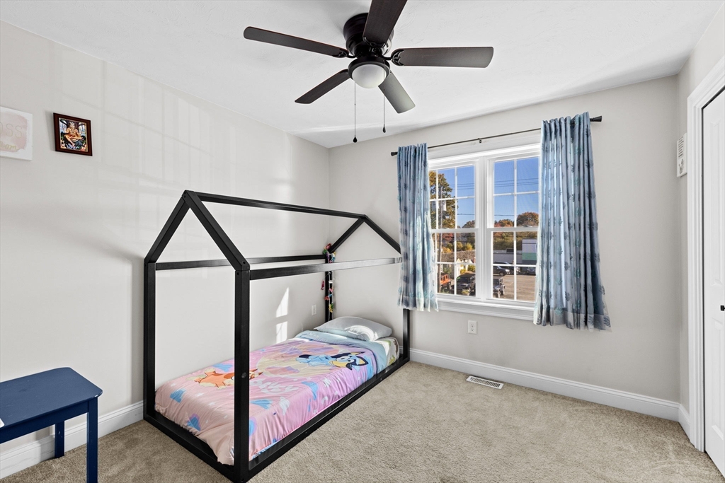 1098 Bedford St, Whitman