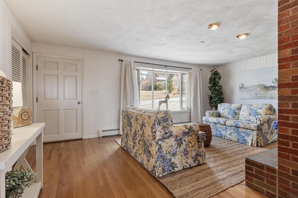 18 Howe Ave