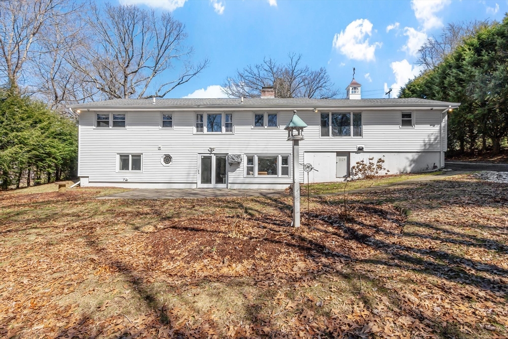 18 Howe Ave