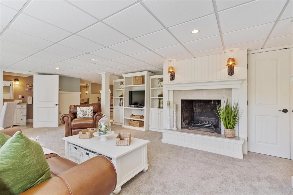 18 Howe Ave