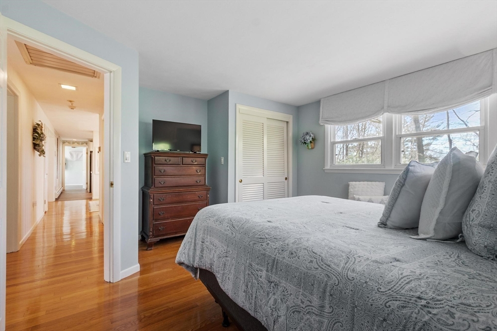 18 Howe Ave