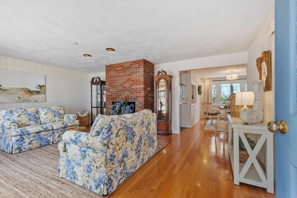18 Howe Ave