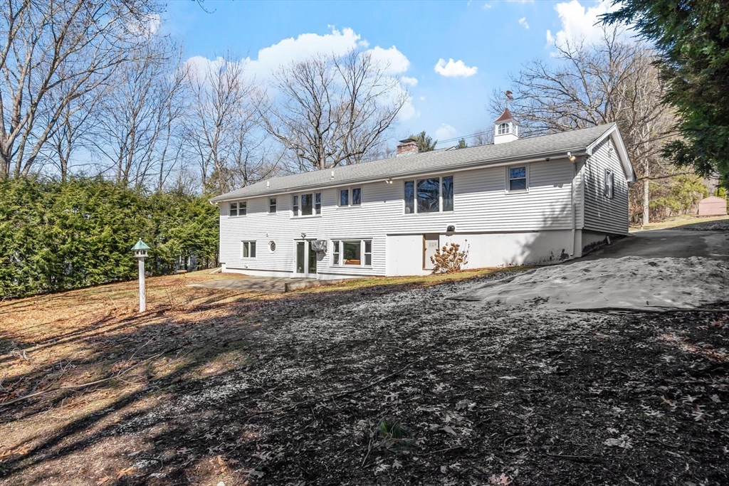 18 Howe Ave