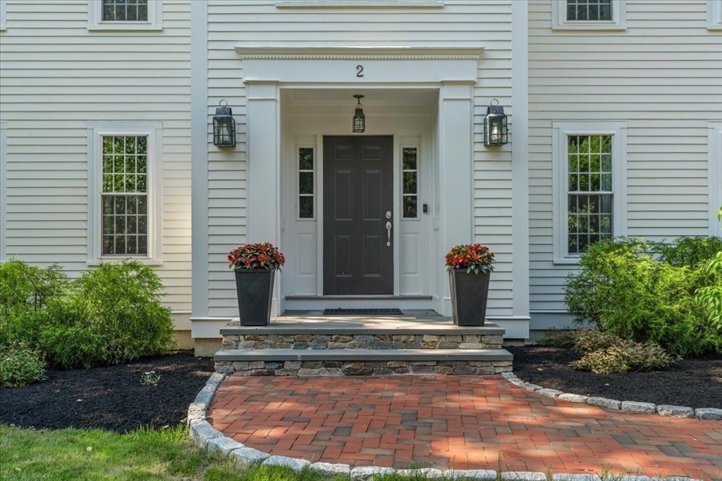 2 Blackthorne Lane