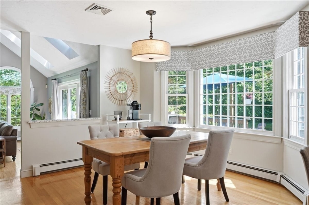 2 Blackthorne Lane