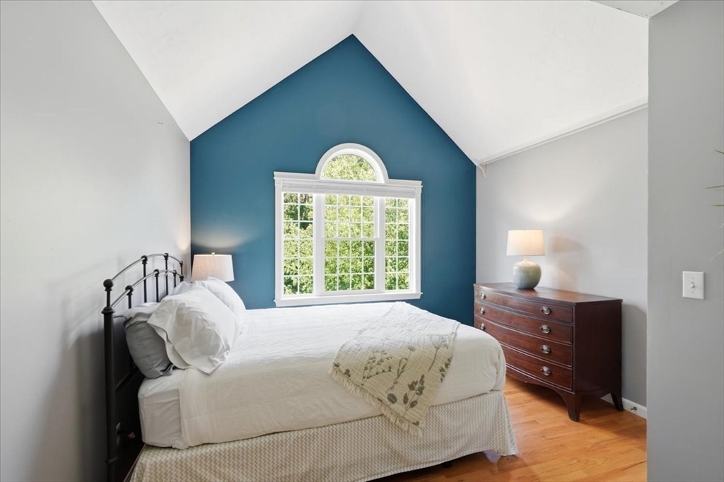 2 Blackthorne Lane