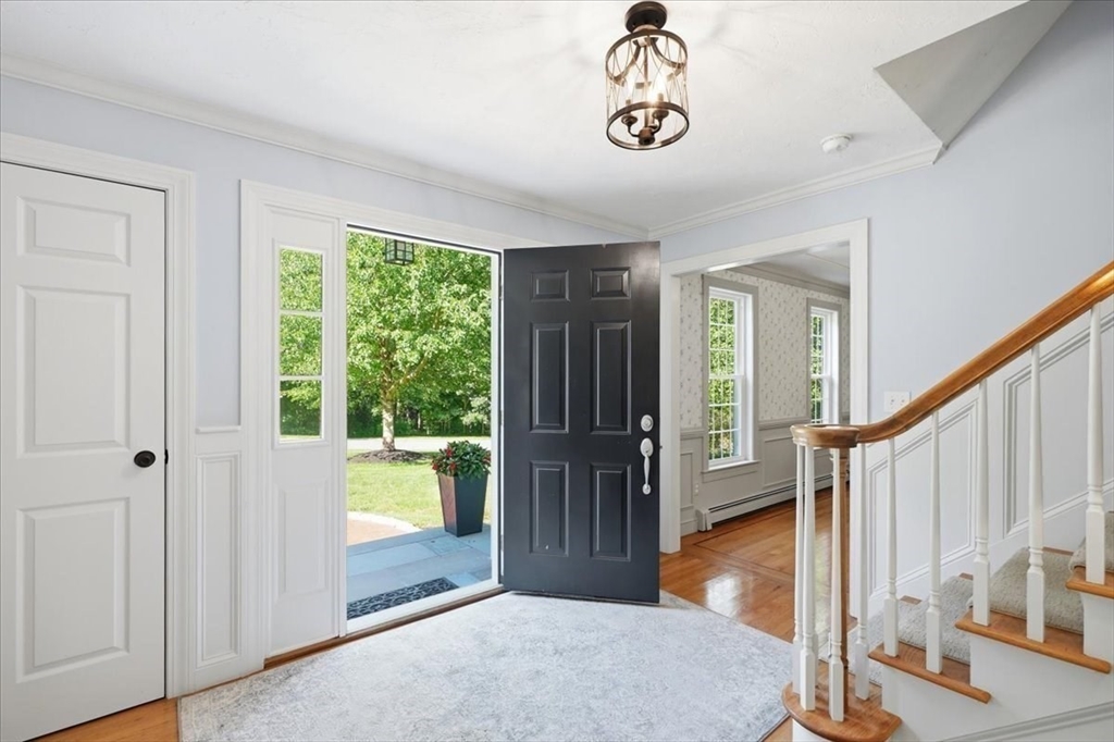 2 Blackthorne Lane