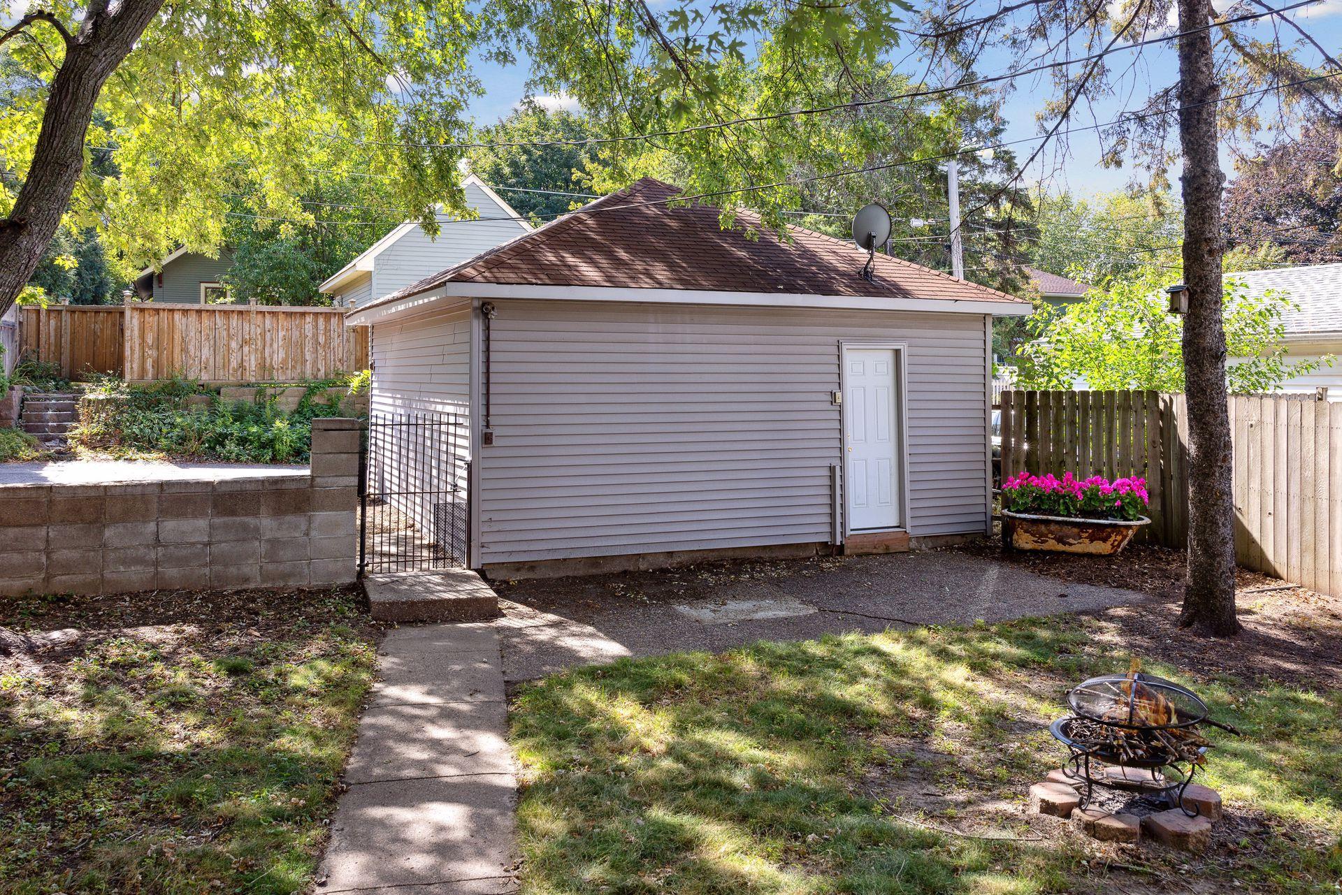 2010 Saint Clair Avenue
