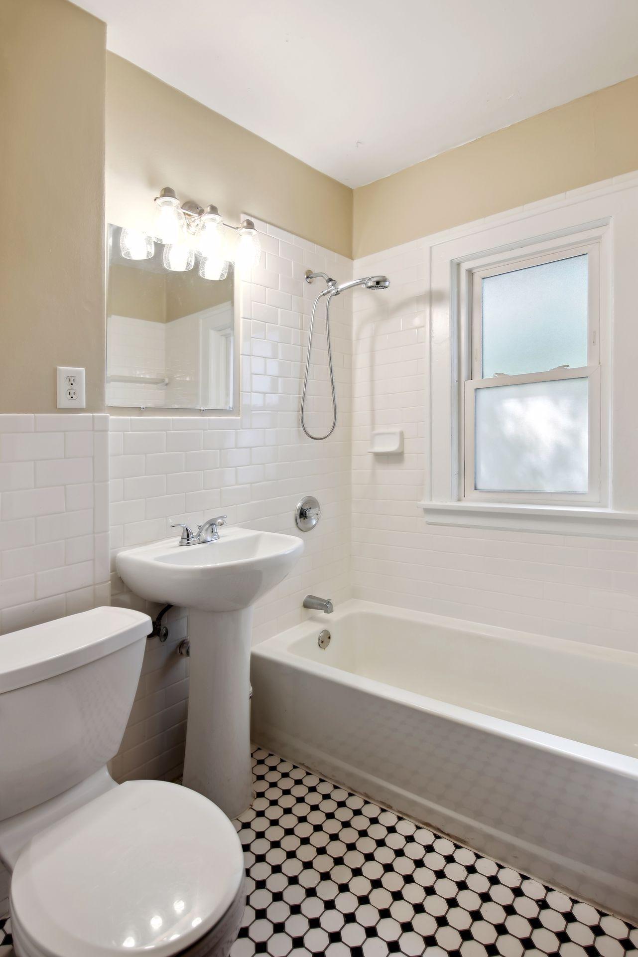 2010 Saint Clair Avenue