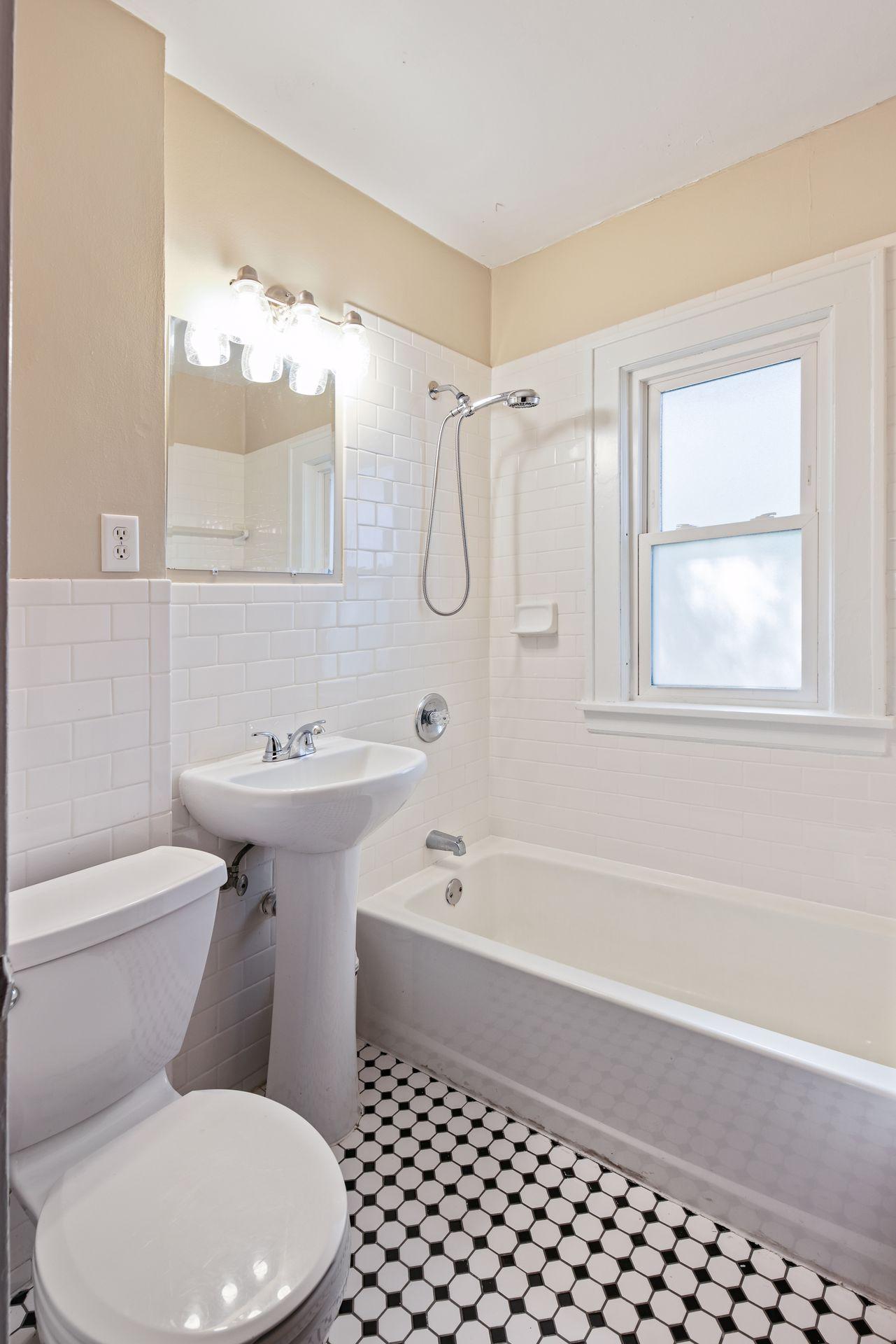 2010 Saint Clair Avenue