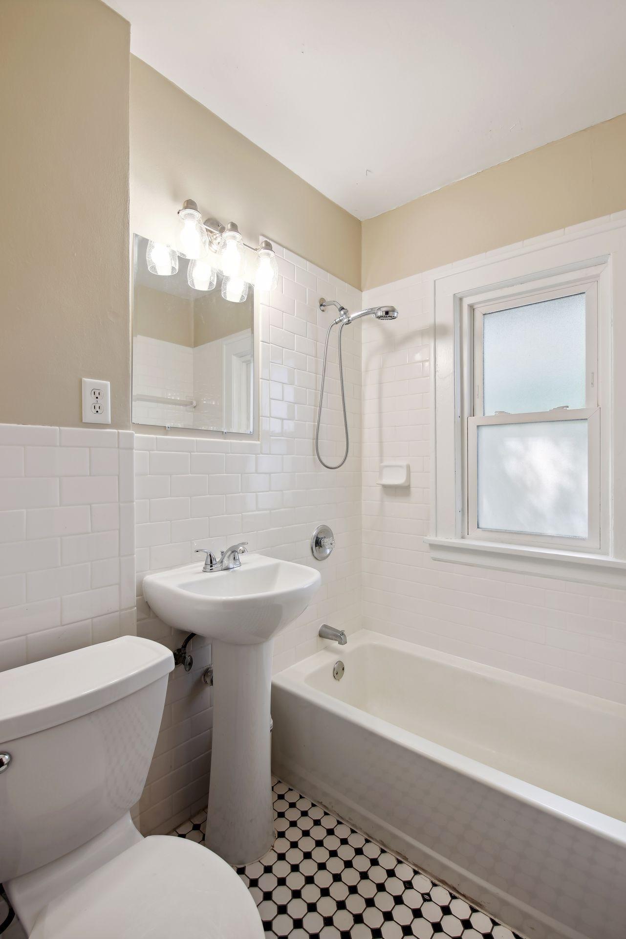 2010 Saint Clair Avenue