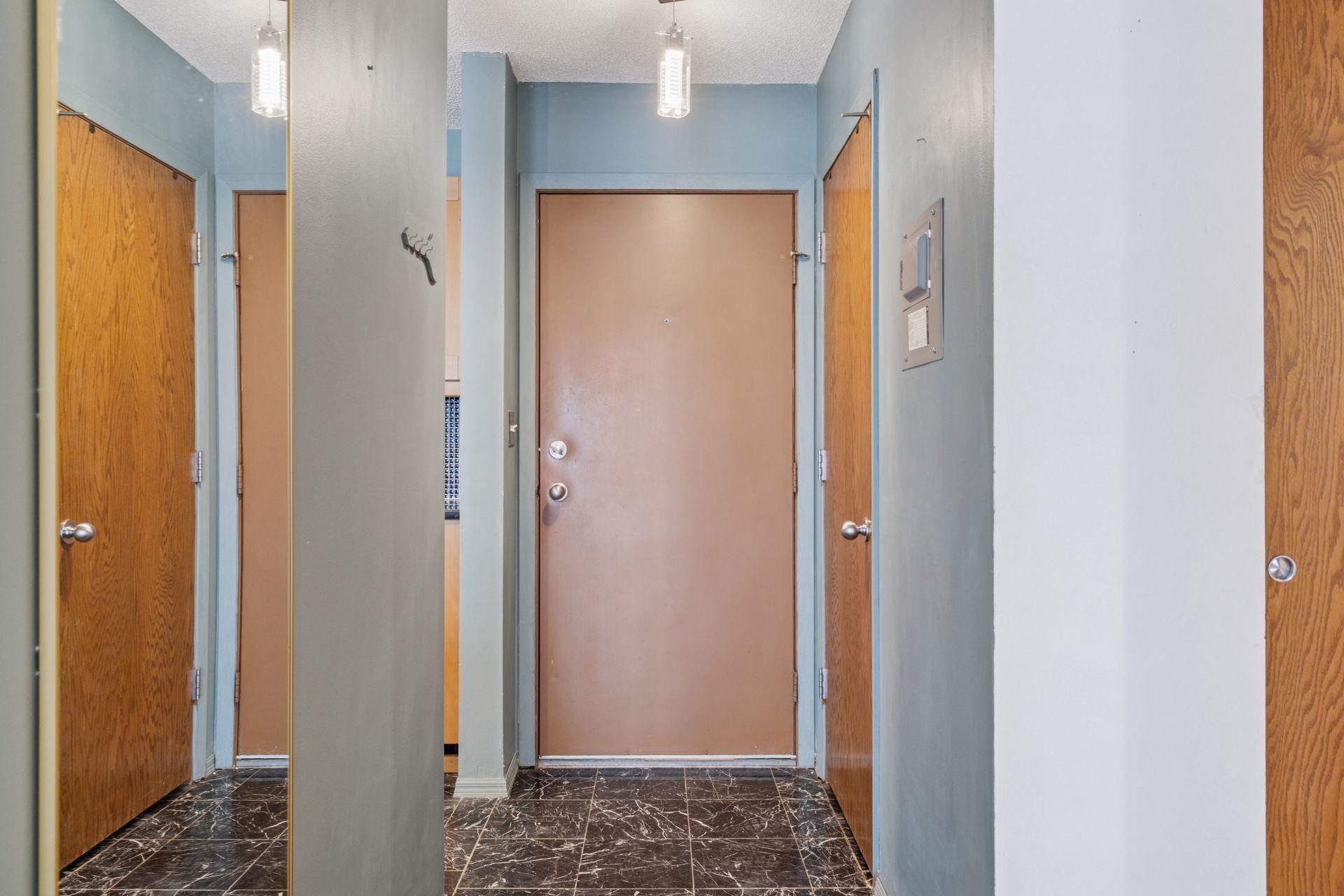 121 Washington Avenue S Unit: 707