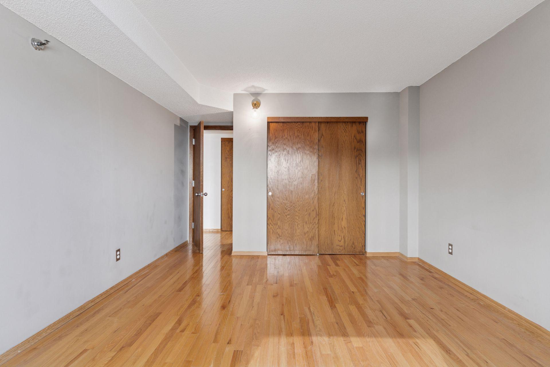 121 Washington Avenue S Unit: 707