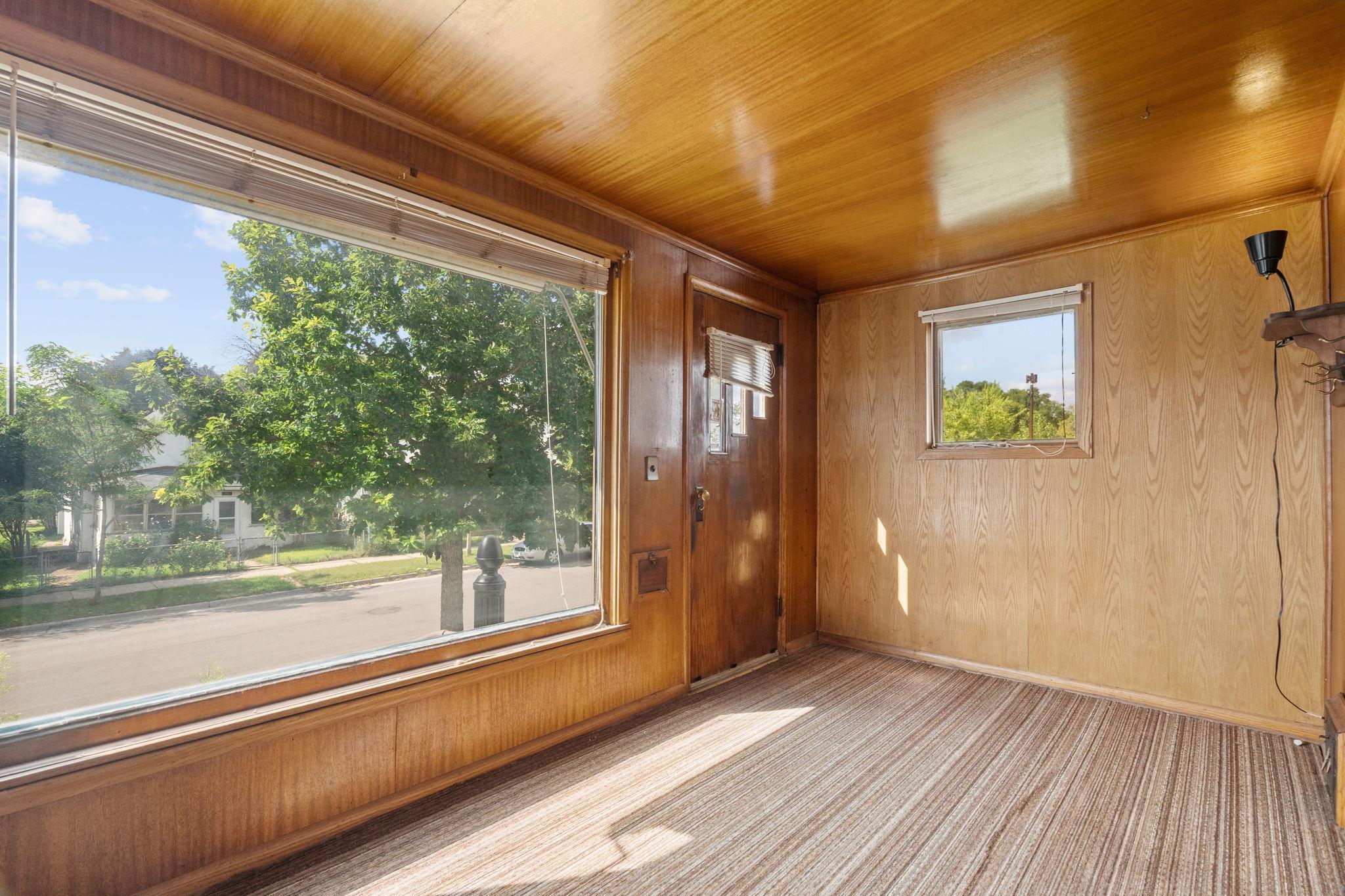 735 Buchanan Street NE