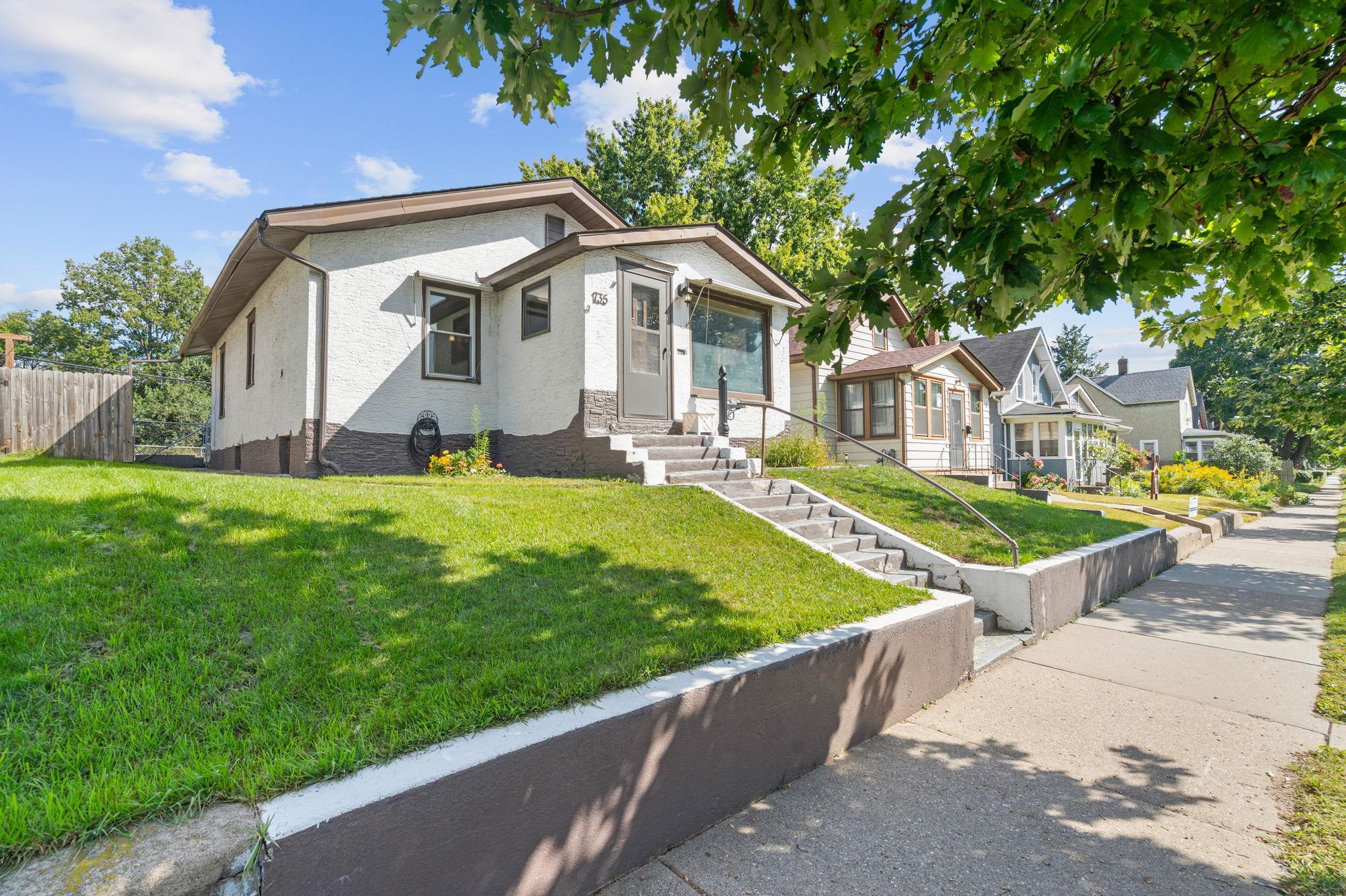 735 Buchanan Street NE