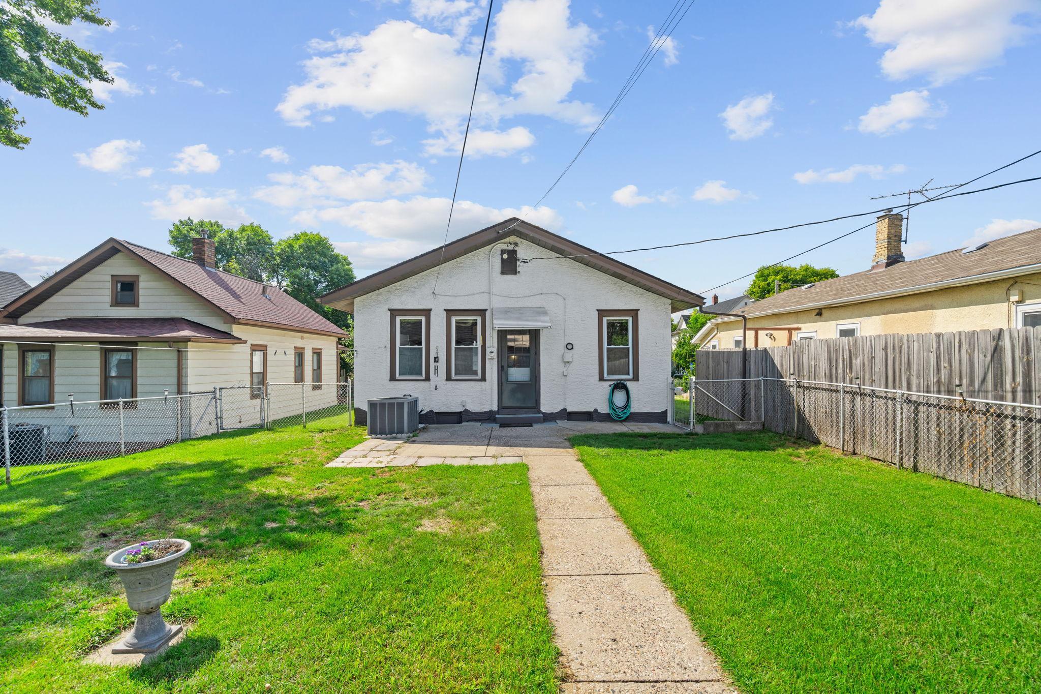 735 Buchanan Street NE