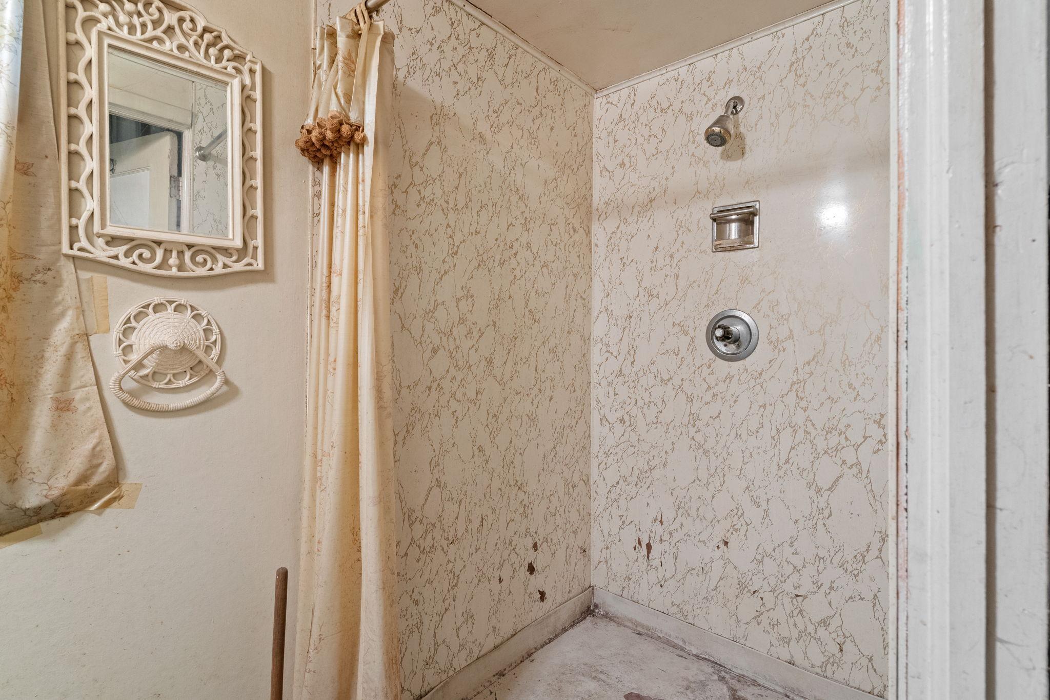 735 Buchanan Street NE