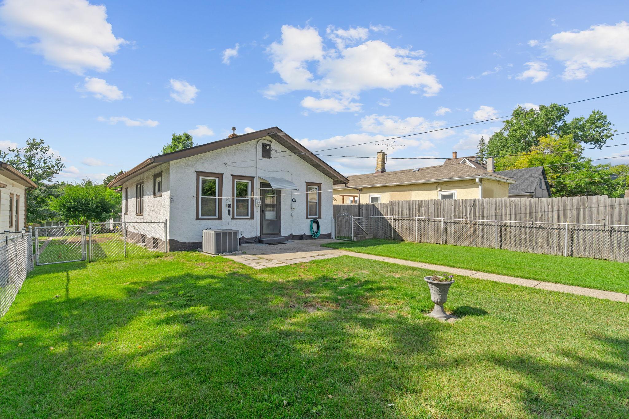 735 Buchanan Street NE