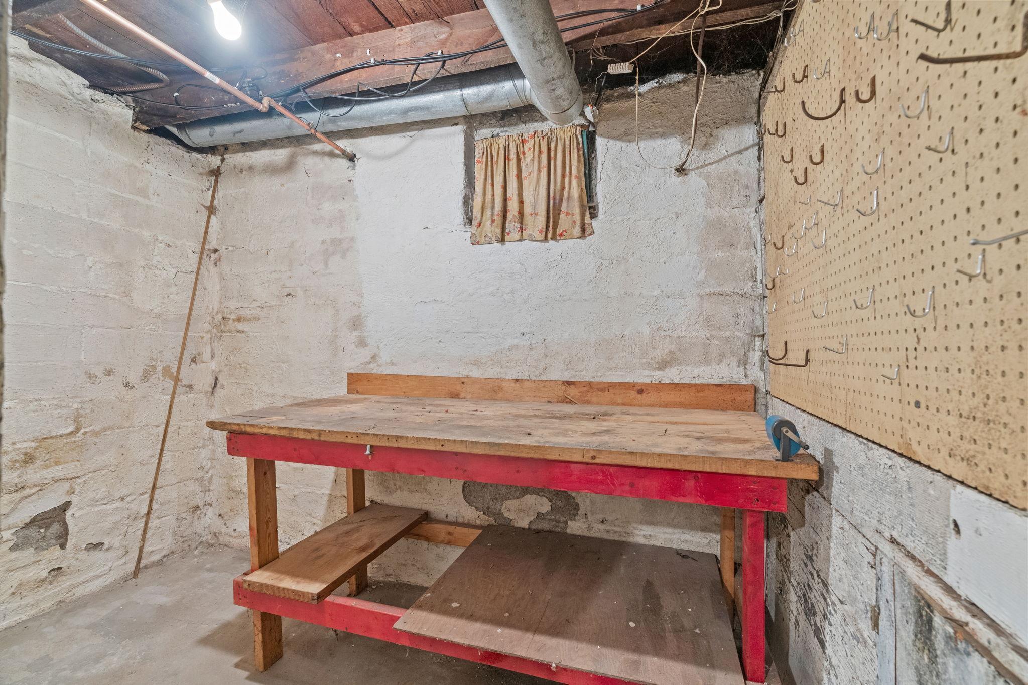 735 Buchanan Street NE