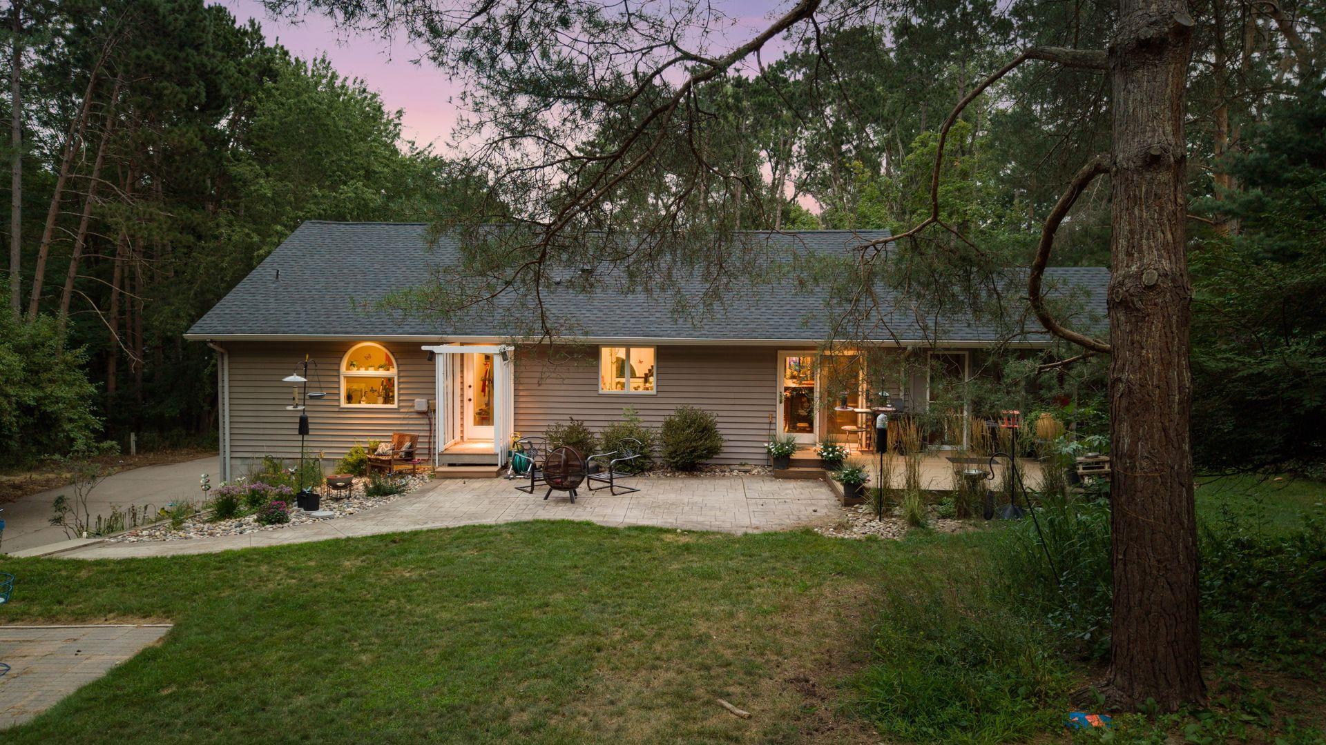 98 Quality Avenue N