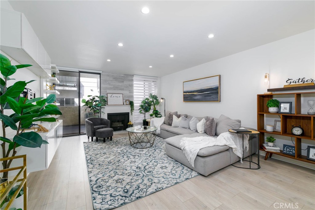 7001 S La Cienega Boulevard 103