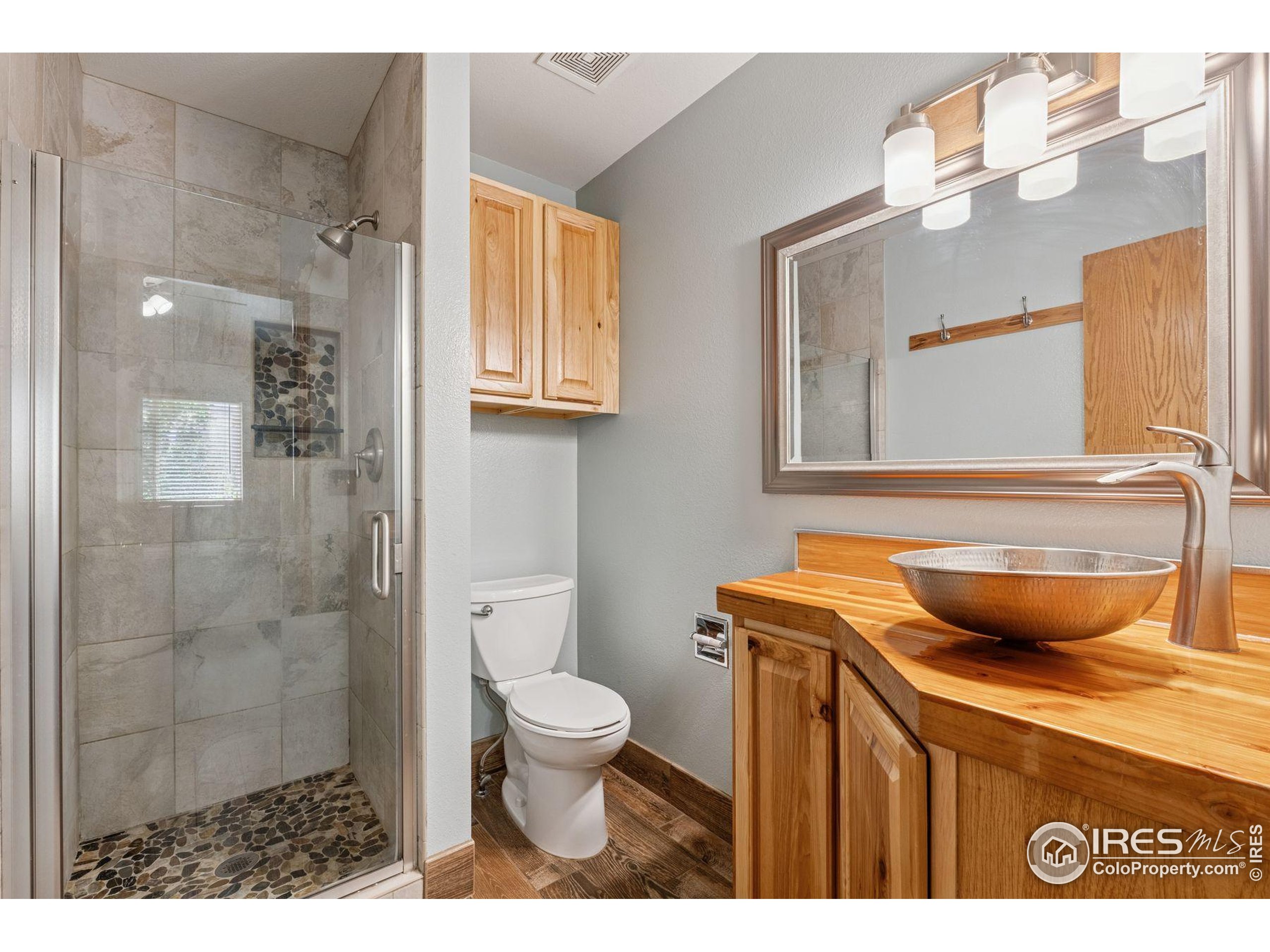 2217 Waylon Dr