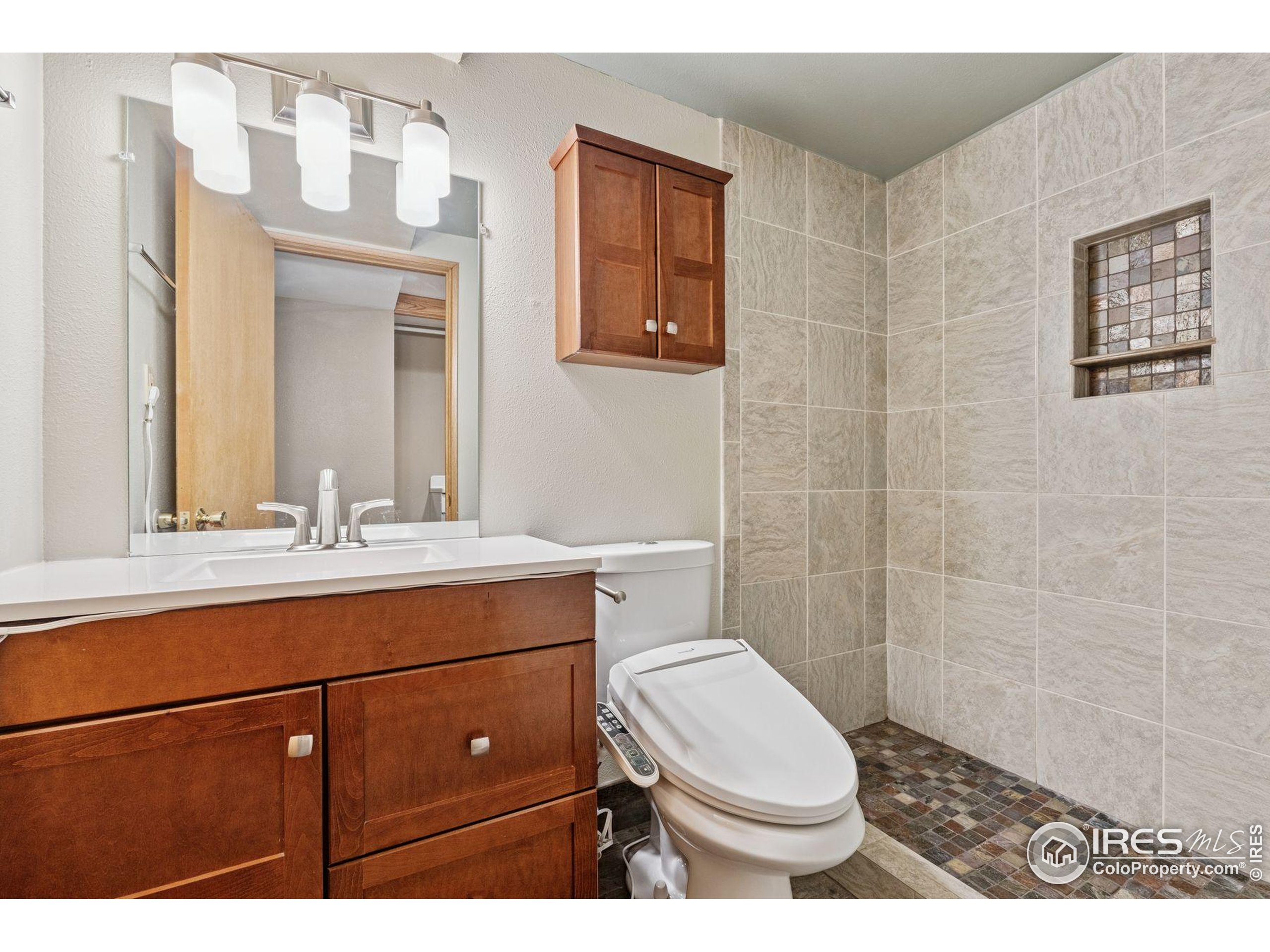 2217 Waylon Dr