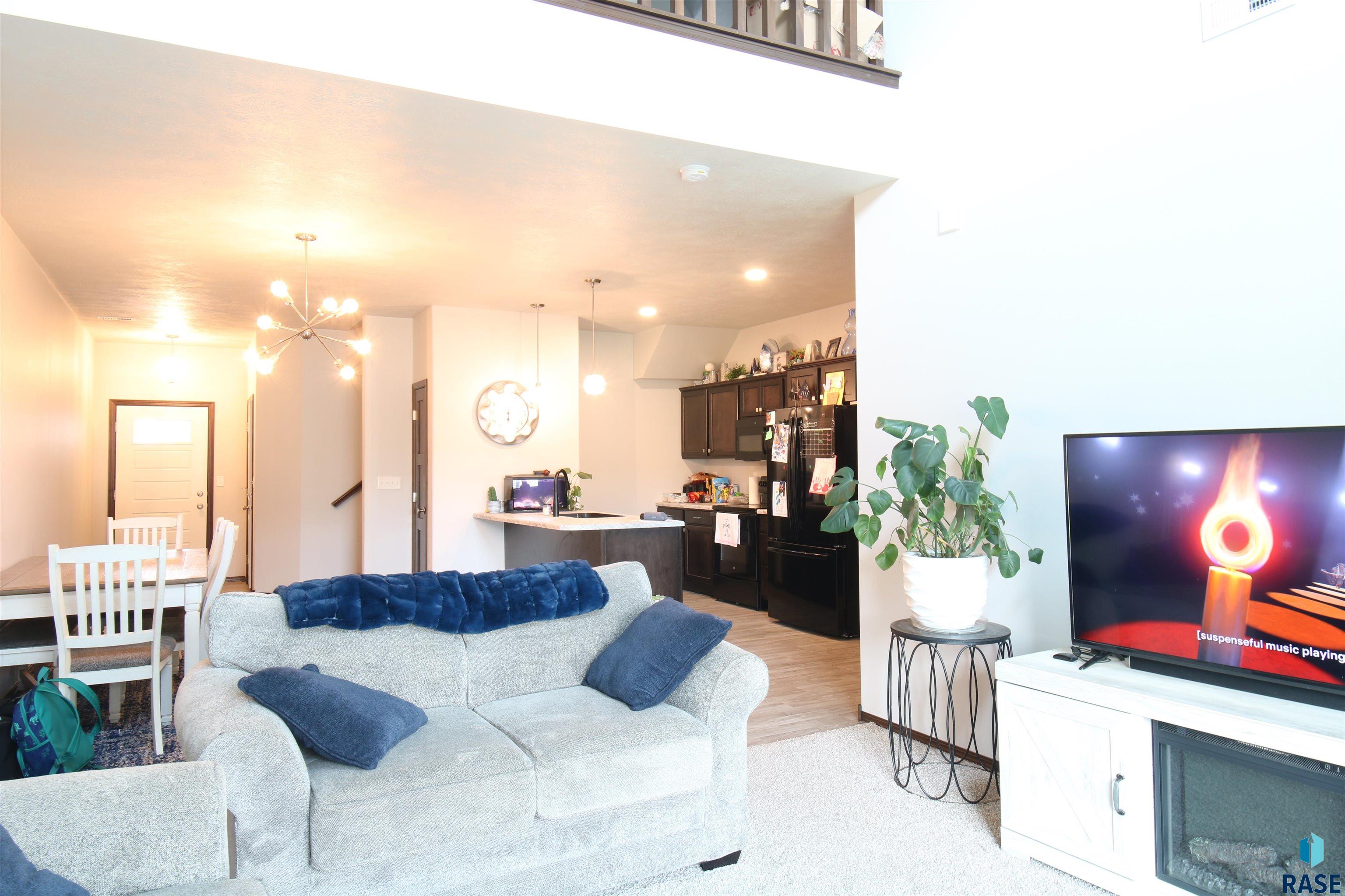 6813 W Gresford Pl