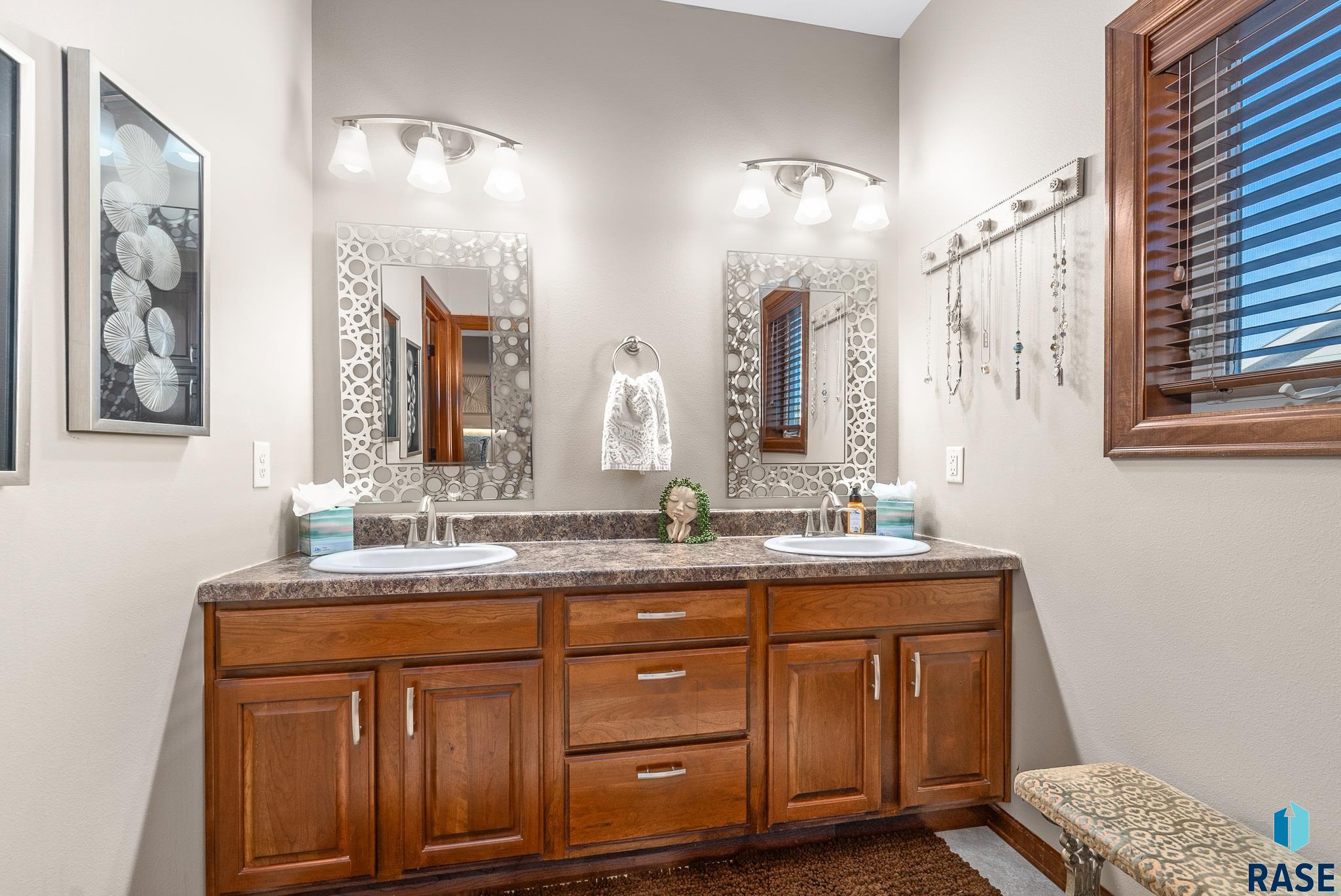 8105 S Seven Oaks Dr