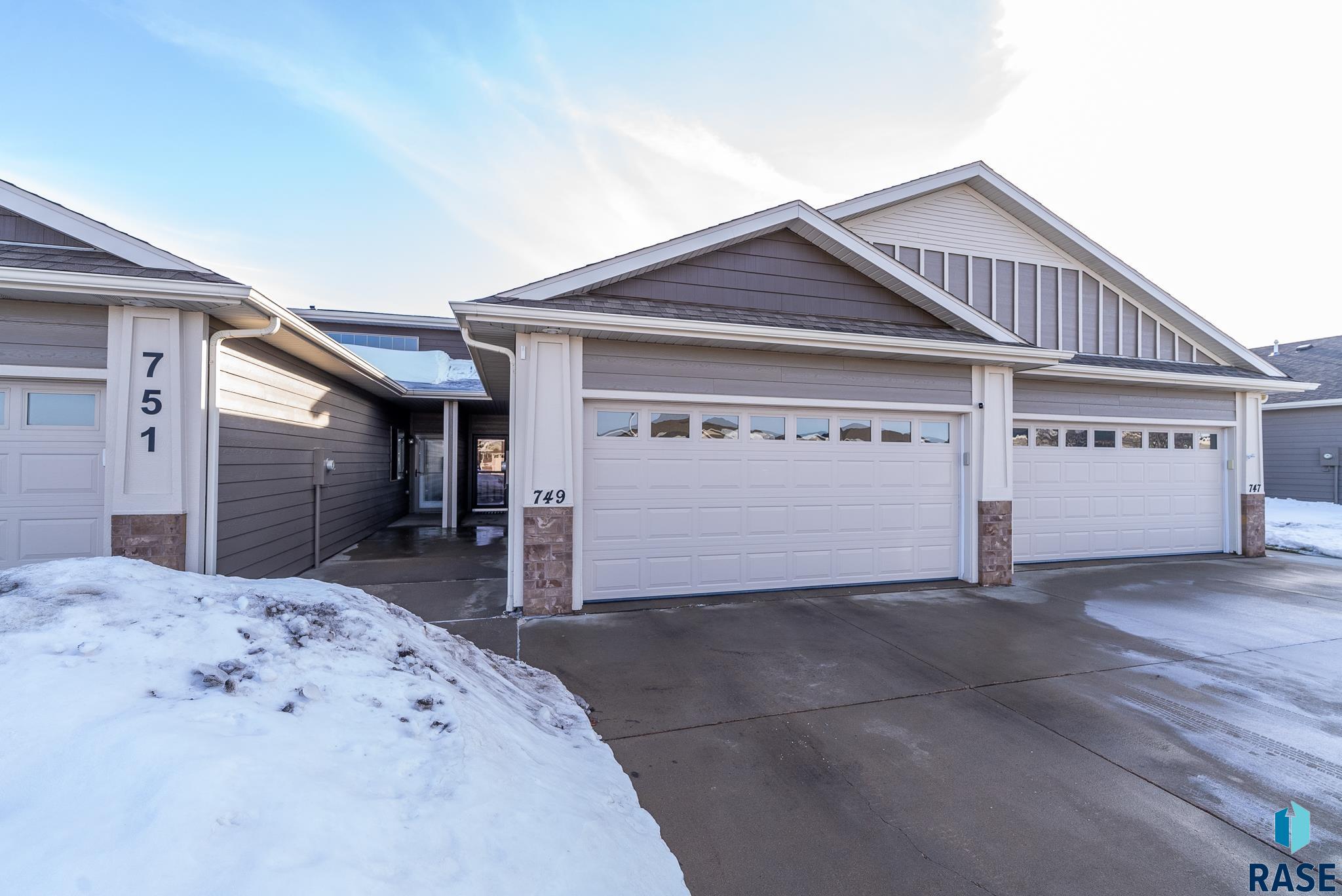 749 E El Dorado Dr