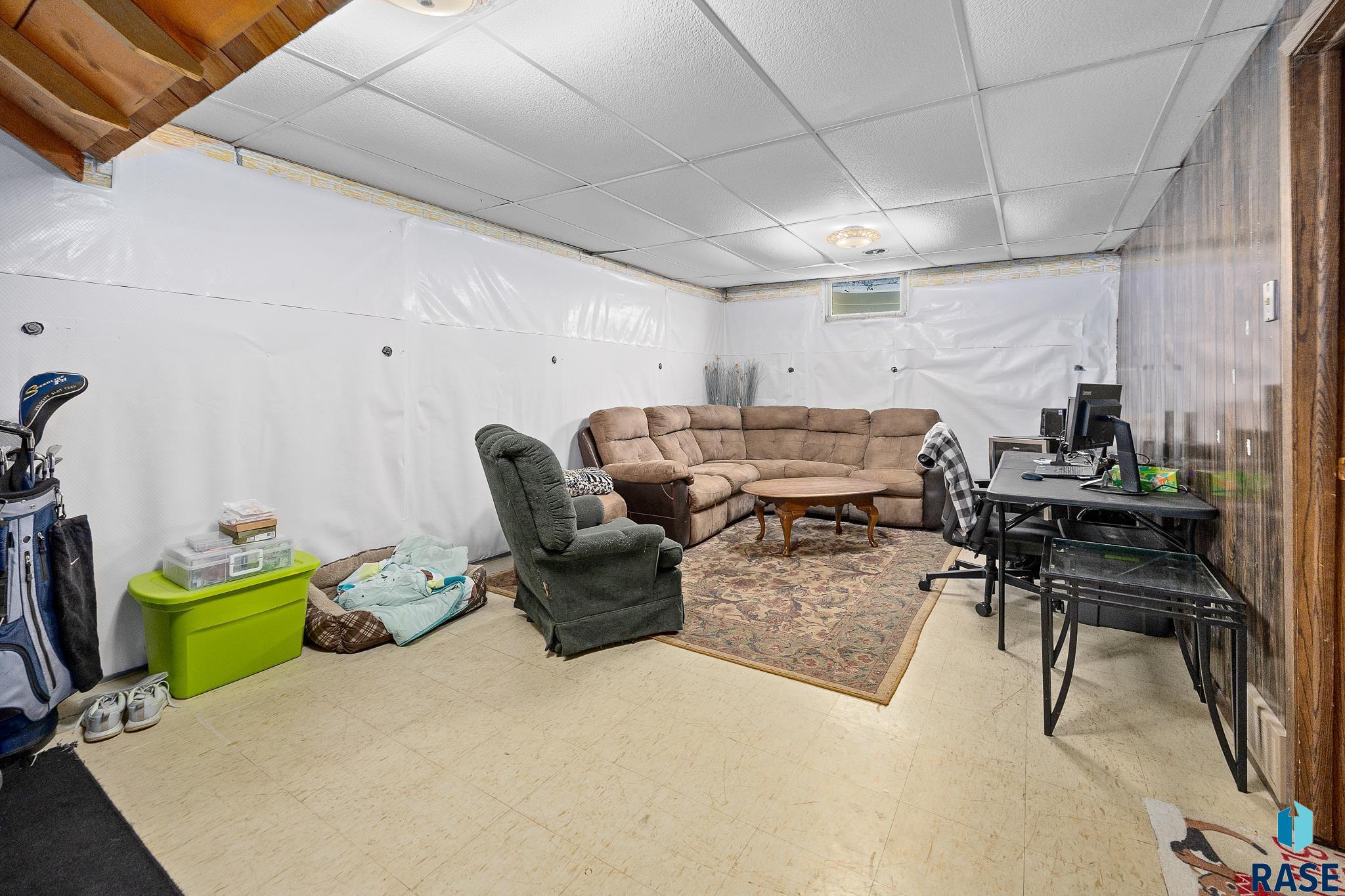 1704 Sylvan Cir