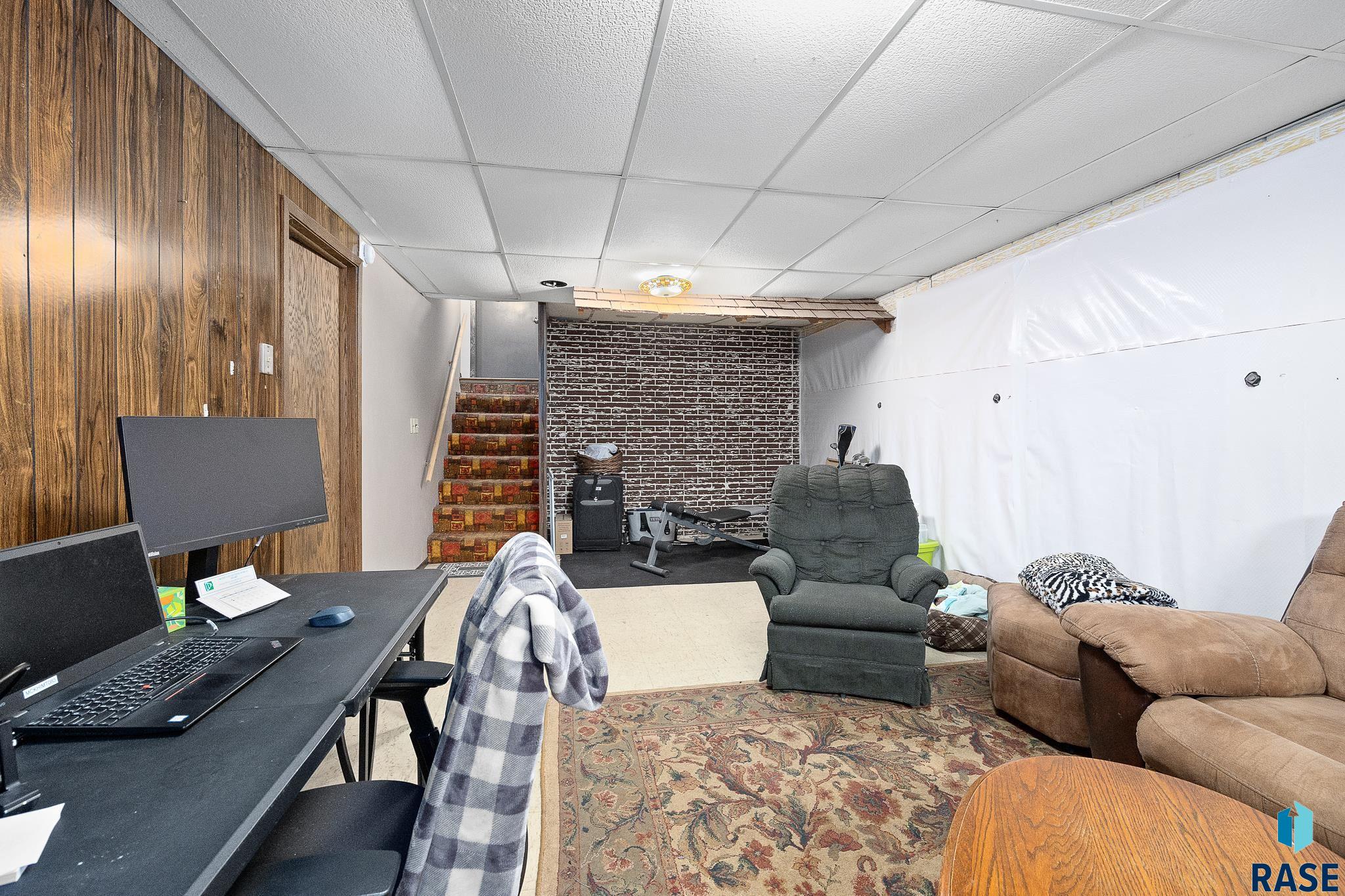1704 Sylvan Cir