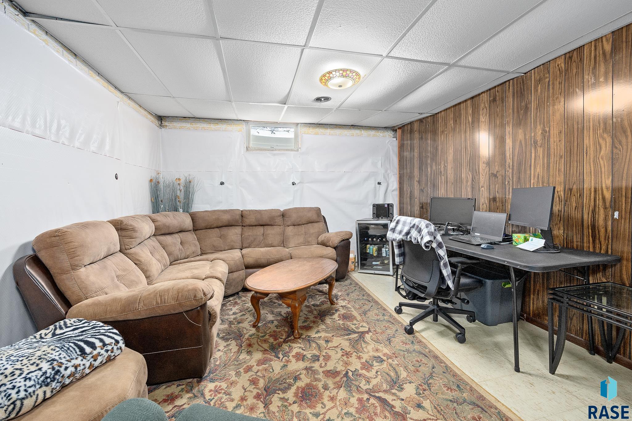 1704 Sylvan Cir