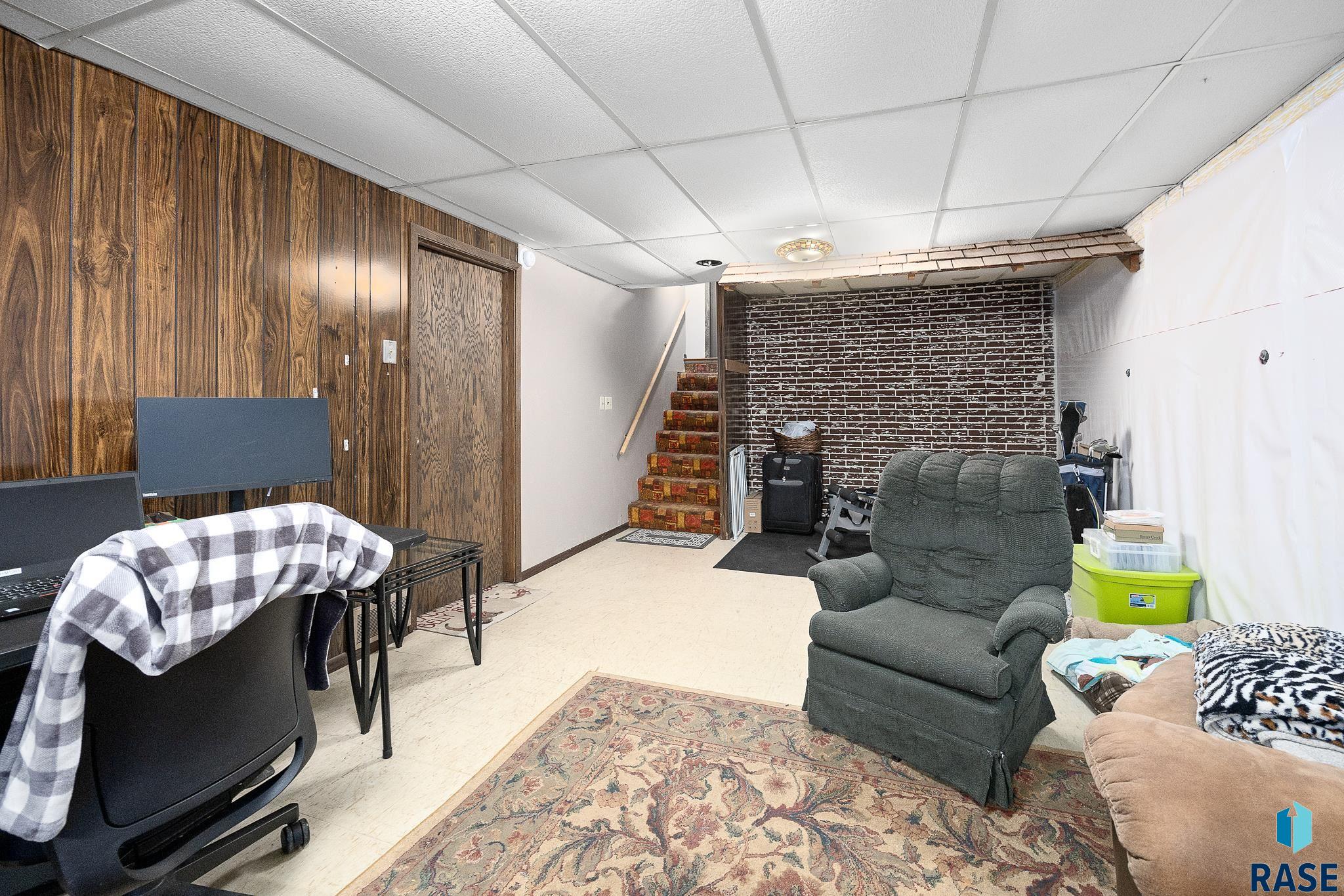 1704 Sylvan Cir